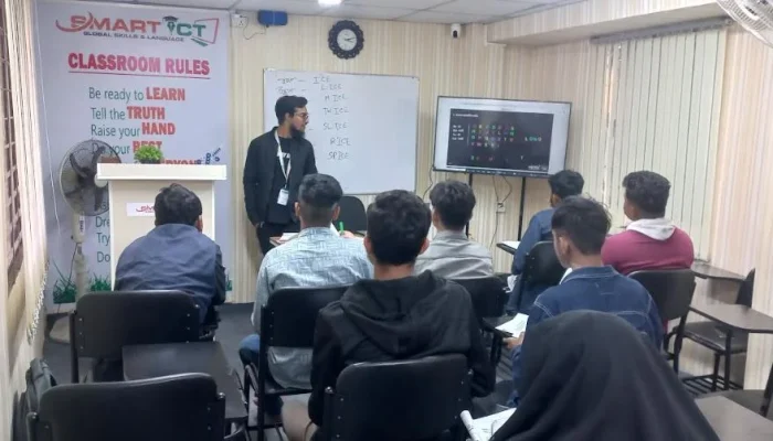 teacher taking spoken english class moulvibazr